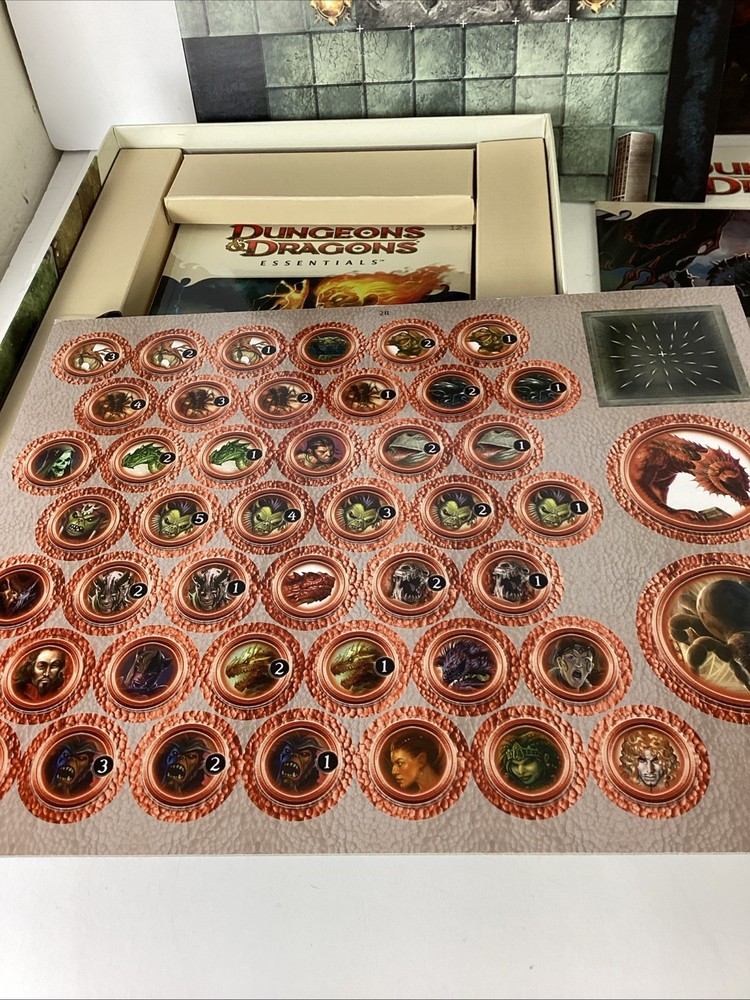 Dungeons & Dragons Essentials Dungeon Master's Kit 2010 Complete Unpunched