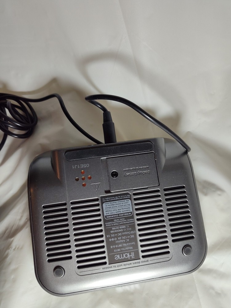 iHome iW19 Wireless Charging Pad - Pre-Owned