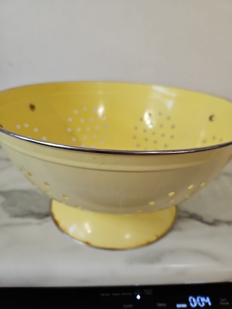 NWT Sur La Table Colander Bright Yellow 11 In Diameter