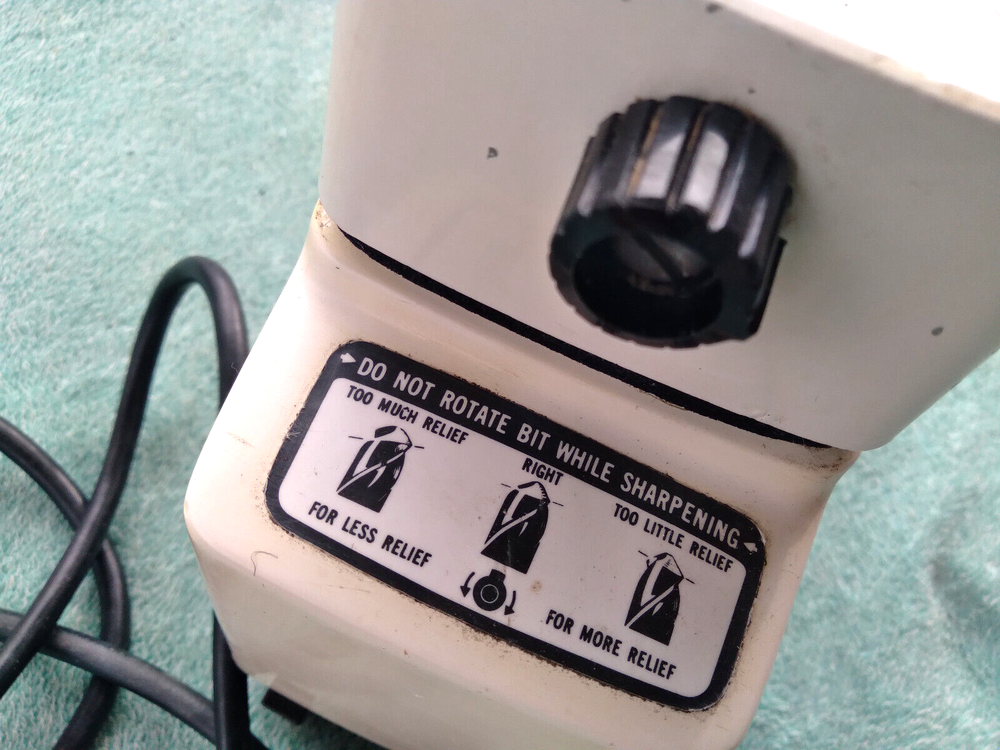 VINTAGE BLACK & DECKER DRILL BIT SHARPENER #7980/9080