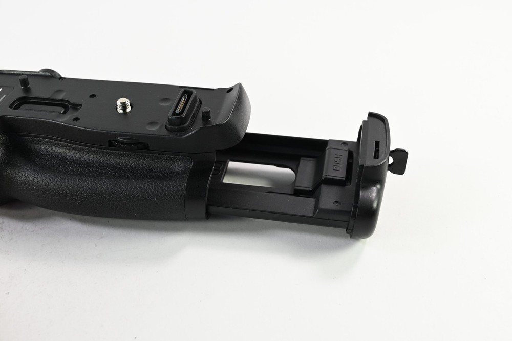 misc Nikon MB-D18 Multi-Power Battery Pack Vertical Grip (D850) #G372
