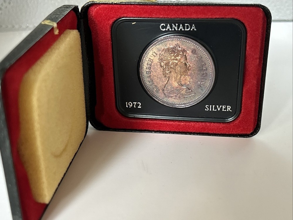 1972 Canada Silver Dollar 0.500 - Nice Toning in case