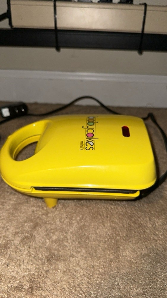 Babycakes 6 Mini Donut Maker NonStick