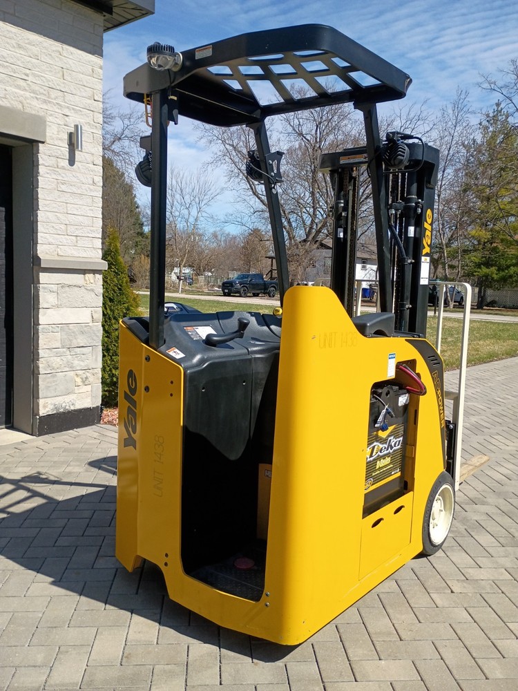 2017 Yale Electric Forklift 3000 lb capacity only 45 total hours.