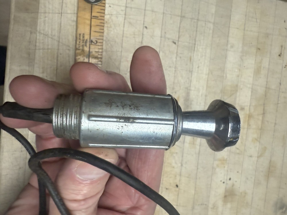 Vintage auto cigarette lighter (Casco)