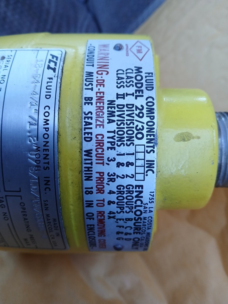 Fluid Components Inc. - P/N: 29/30 - Flow Transmitter