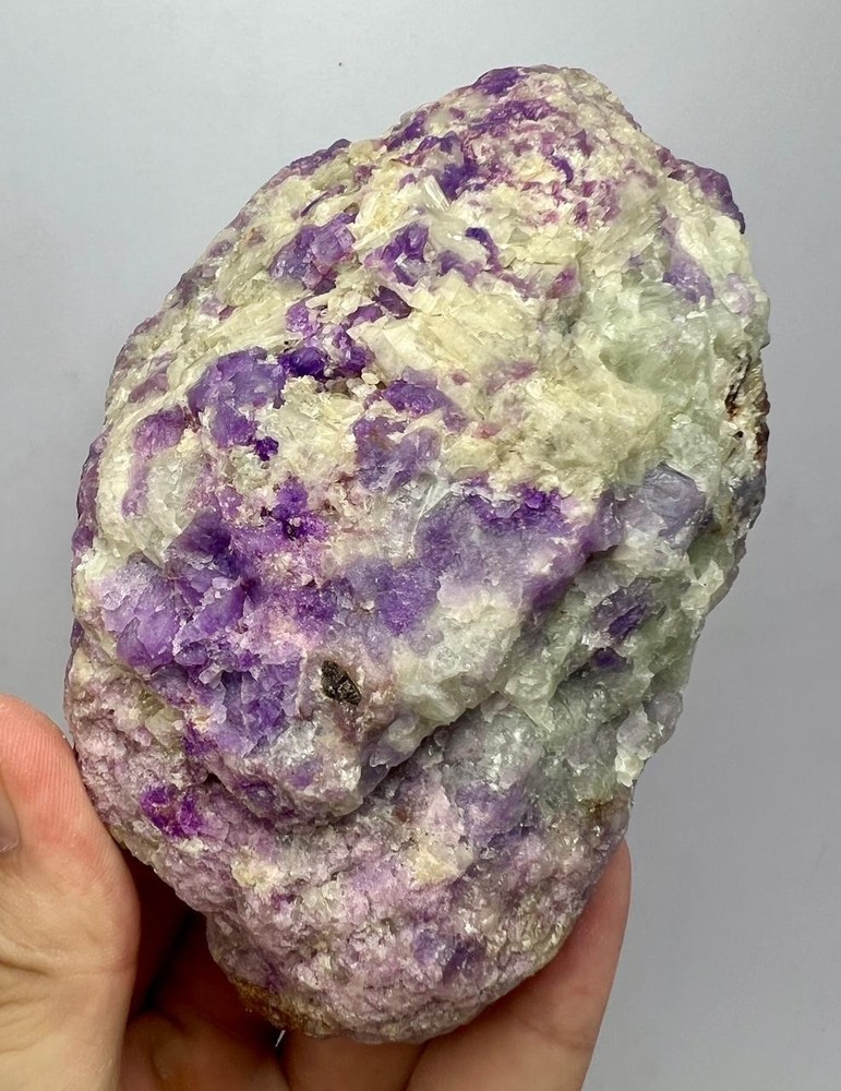 472 G Rare Fluorescent Sharp Phosphorescent Hackmanite, Phlogopite, Calcite AFG