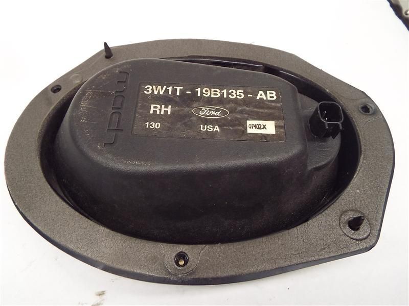 2003 LINC-TOWN Speaker 141138