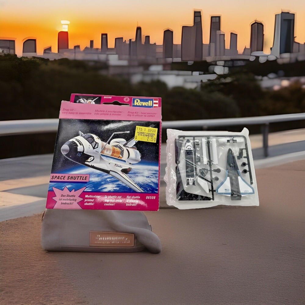 Revell Mini Jets Vintage 1996 Model Space Shuttle 06508