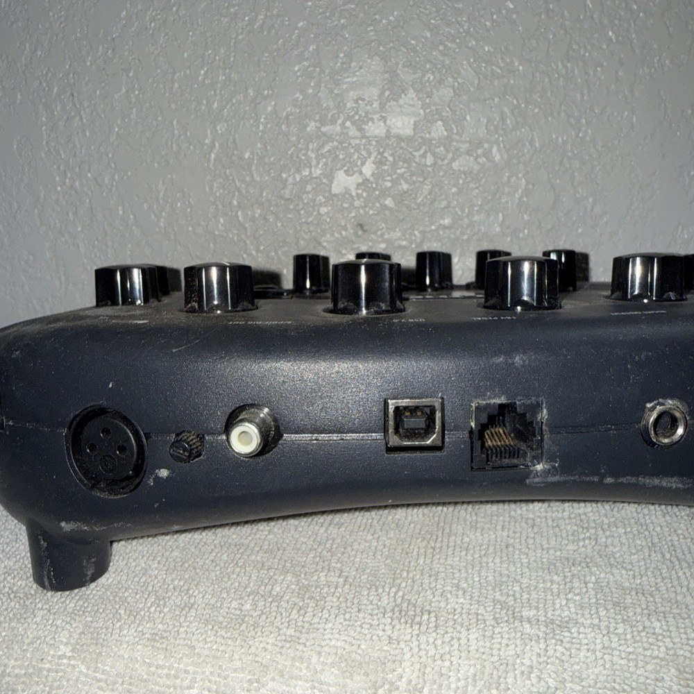 Line 6 POD HD Desktop Guitar Multi-Effect Processor, 22 Amp Models, 100+ Effects