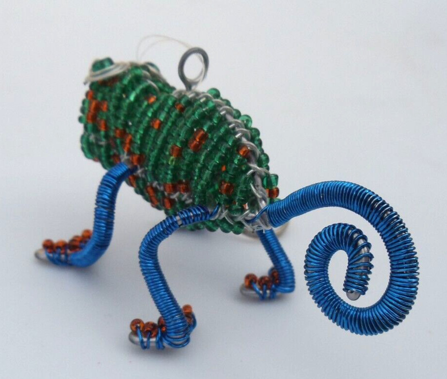 Beaded land: Miniature Hanging Chameleon