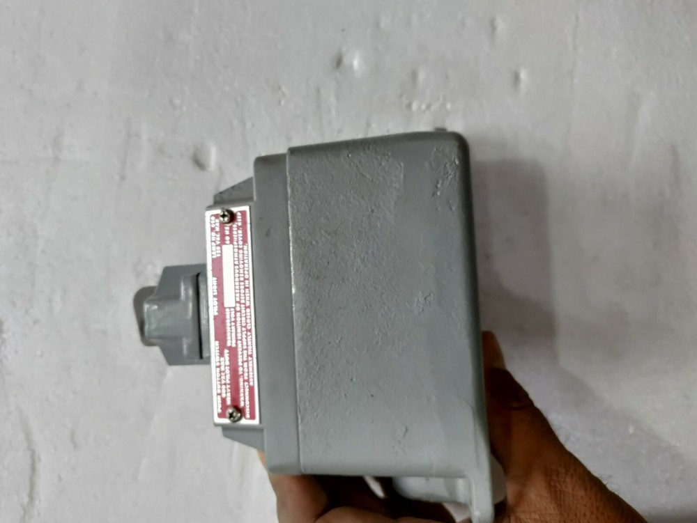 *NEW NO BOX* EFDB15012 APPLETON 2P 2CKT SELECTOR SWITCH
