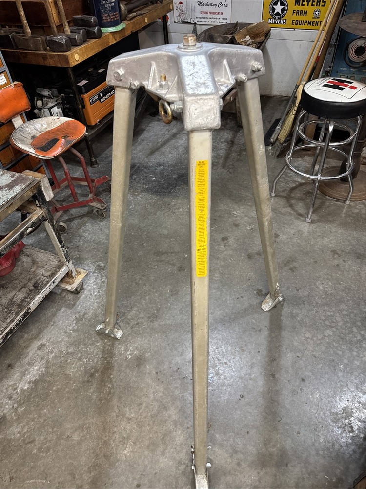 Miller Confined Space Tripod Manhole