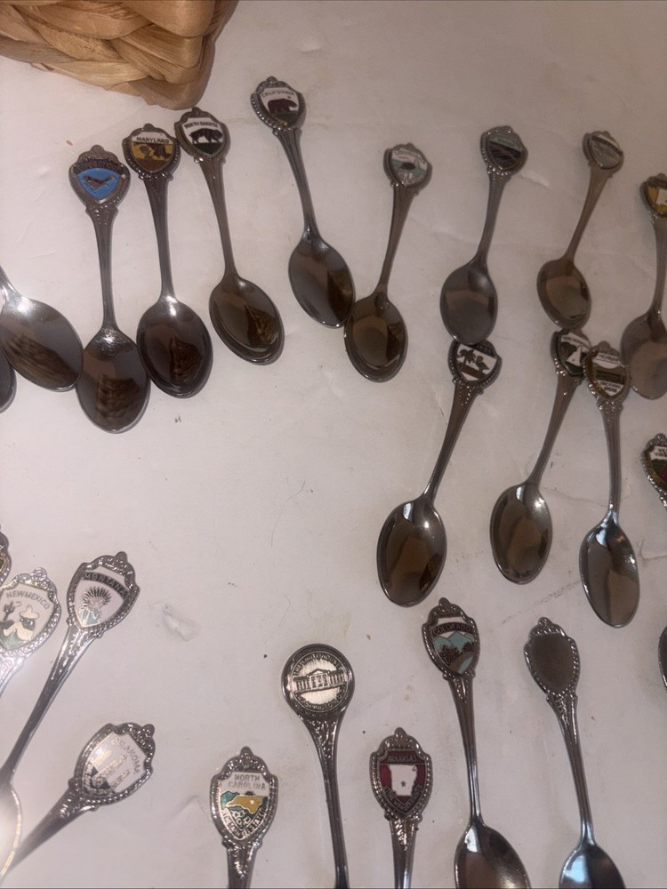 32 Souvenir United State Spoons