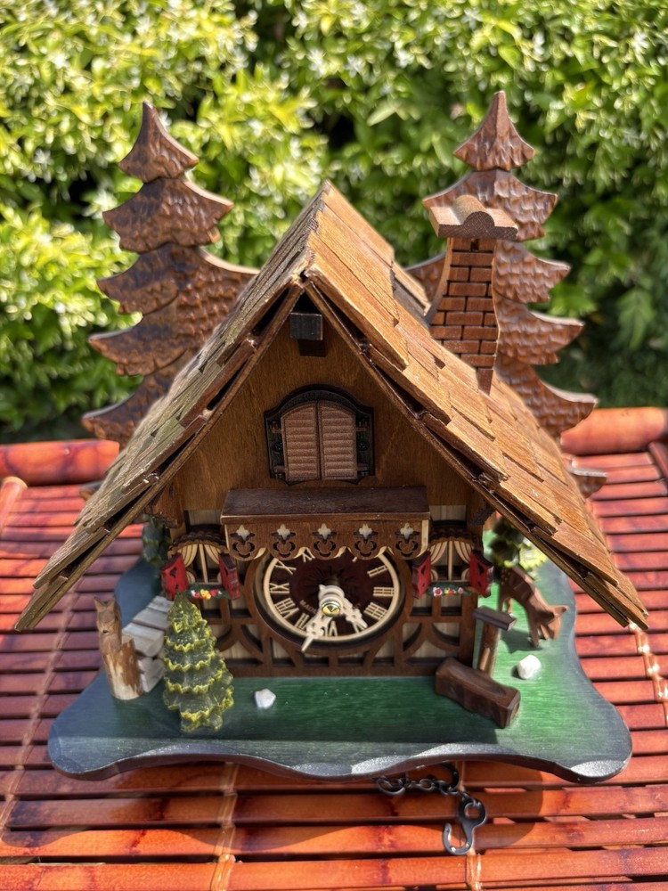 Charming Authentic Engstler German Cuckoo Clock - Perfect Working Condition
