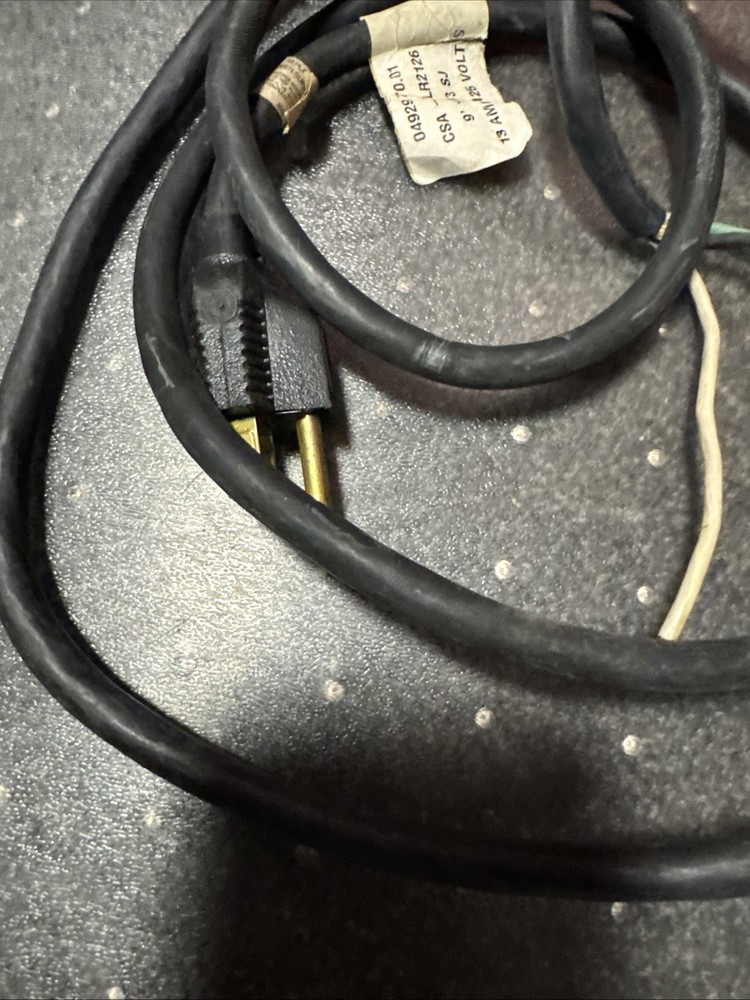 6’ Black Replacement 13 Amp 125 Volt Plug Light Use