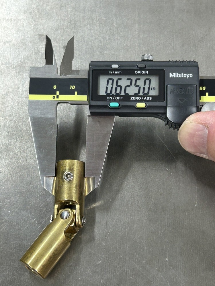 QTY 1 UNKNOWN MAKER SOLID BRASS UNIVERSAL JOINT 1/4" BORE BOTH ENDS 2 SET SCREWS