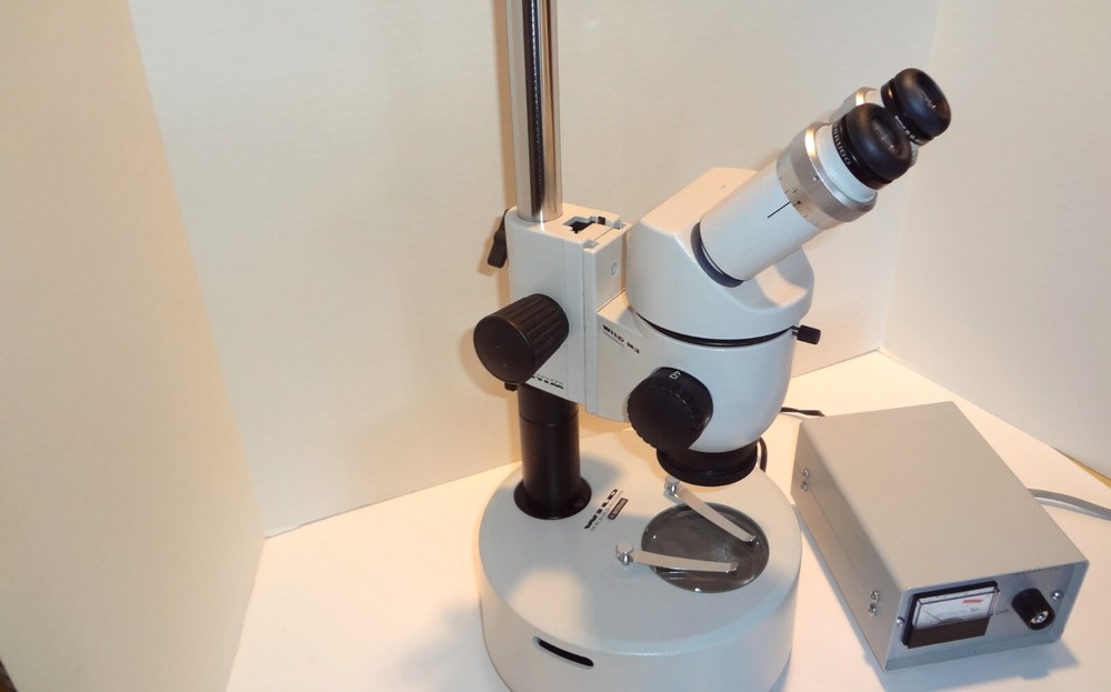 WILD LEICA M3 STEREOMICROSCOPE WITH TRANSMITTED LIGHT BASE **NICE**