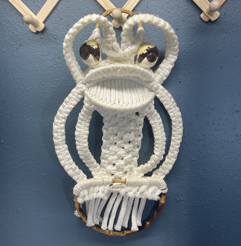 Frog Macrame Hanging Towel Holder White Ceramic Eyes Bamboo Handle Ring Toad 20”