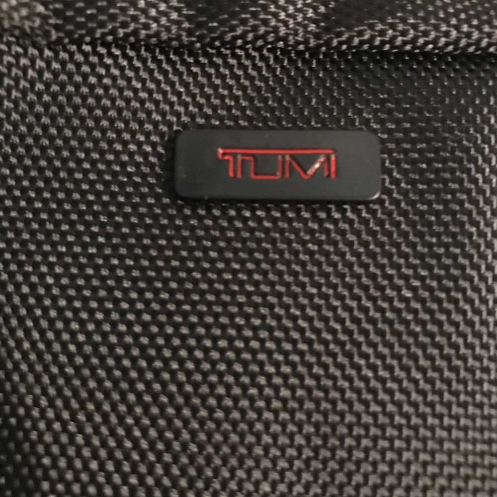 TUMI Delta Airlines Soft Case Amenity Kit Black 7”x5”