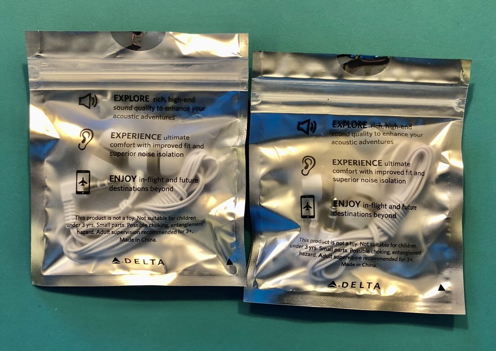 2 DELTA AIRLINES ECONOMY EARBUDS