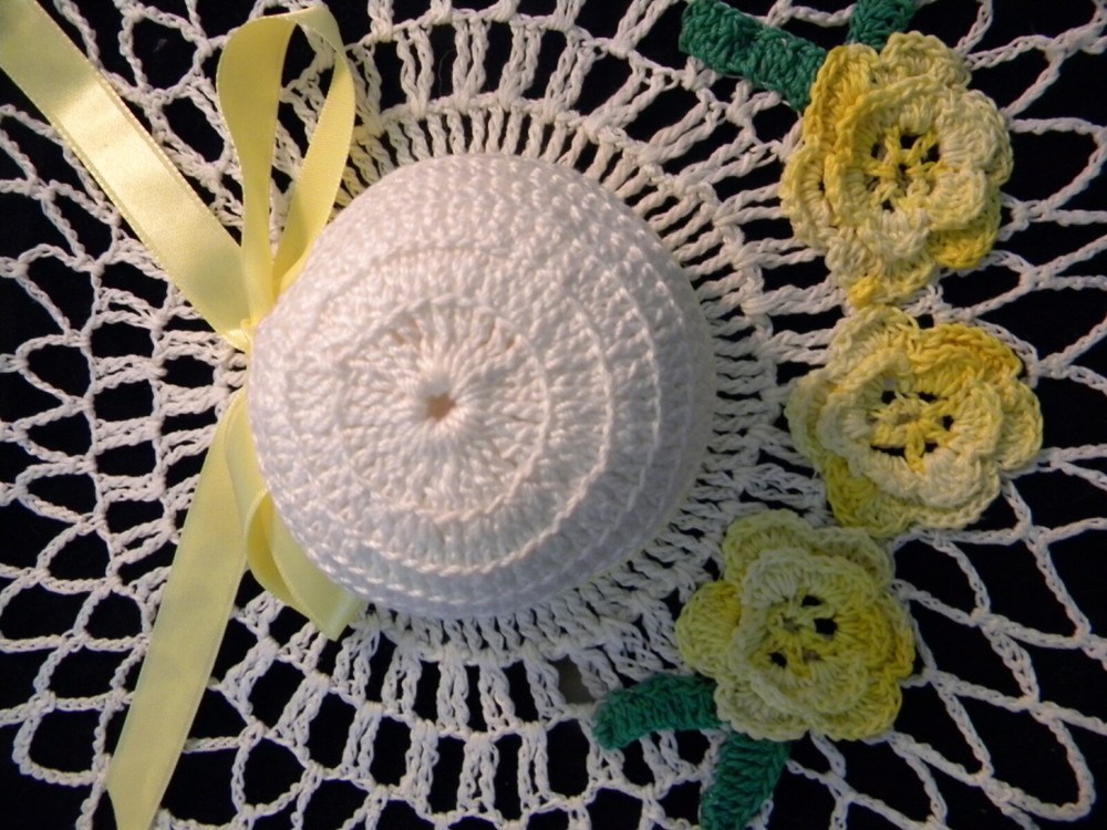 vintage crocheted pincushion hat Never Used