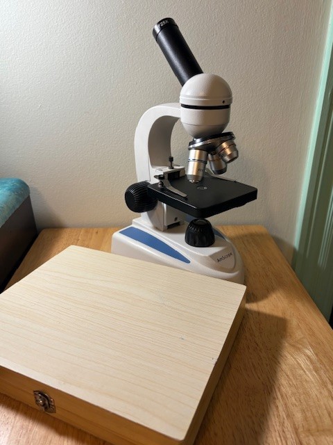 AmScope 40X-1000X Metal Student Compound Microscope