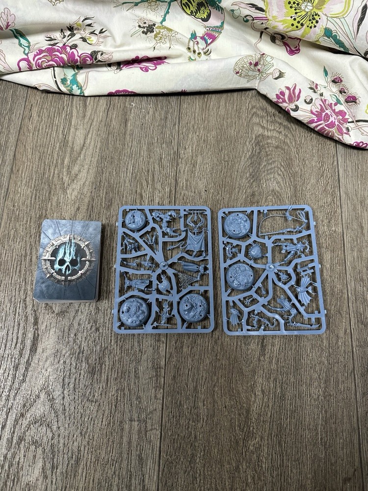 Warhammer Bundle Set - Models & Cards