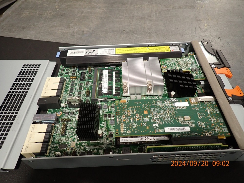 IBM 01LJ610 Storwize V5030F All-Flash Array Controller Node 01AC369