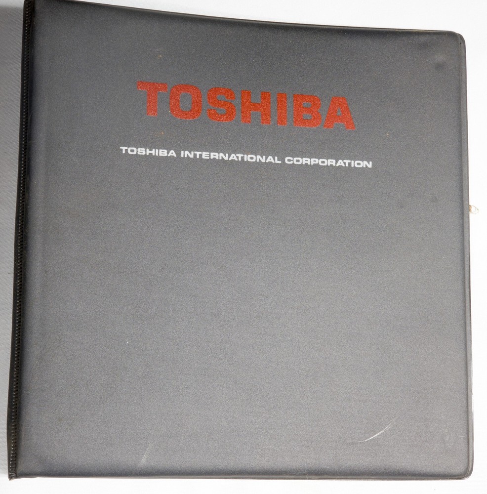 Vintage Toshiba Information Systems empty binder ST533B08