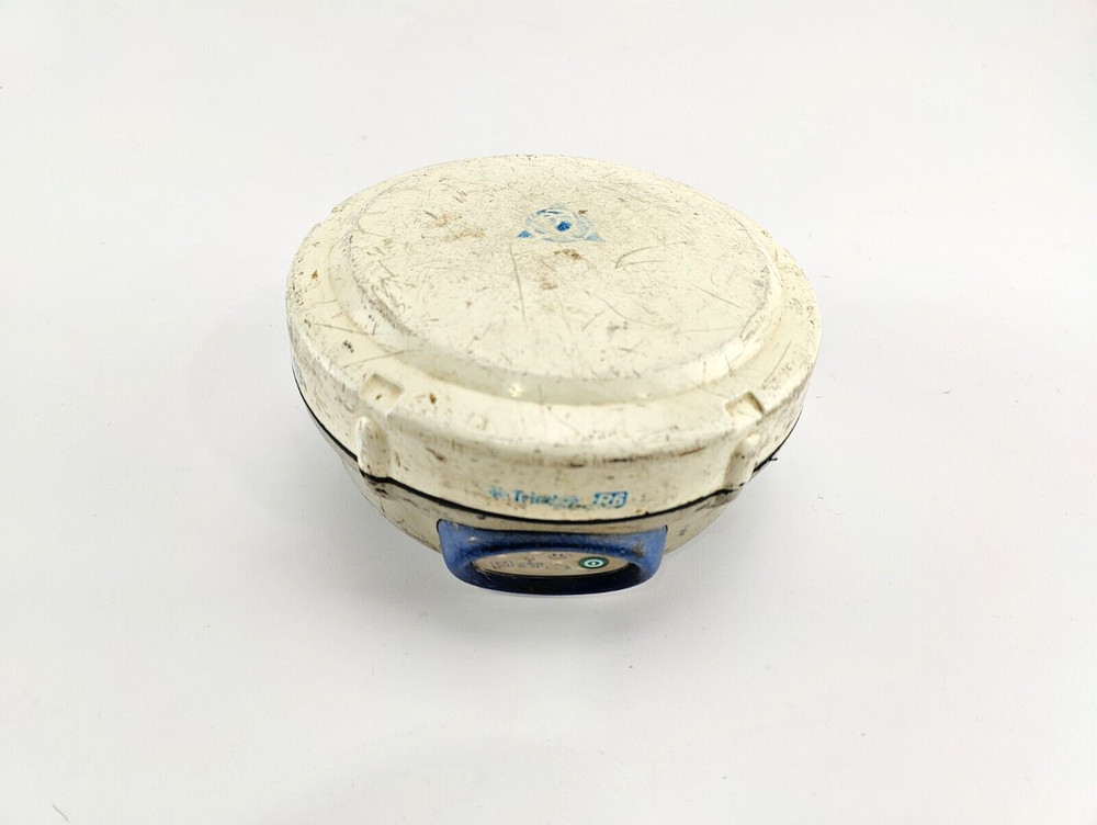 TRIMBLE R6 RECEIVER WITH CHARGER BASE AND CASE