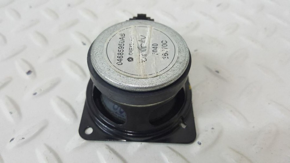 Rear Passenger Tweeter CARAVAN 2001 Part# 04685950ab