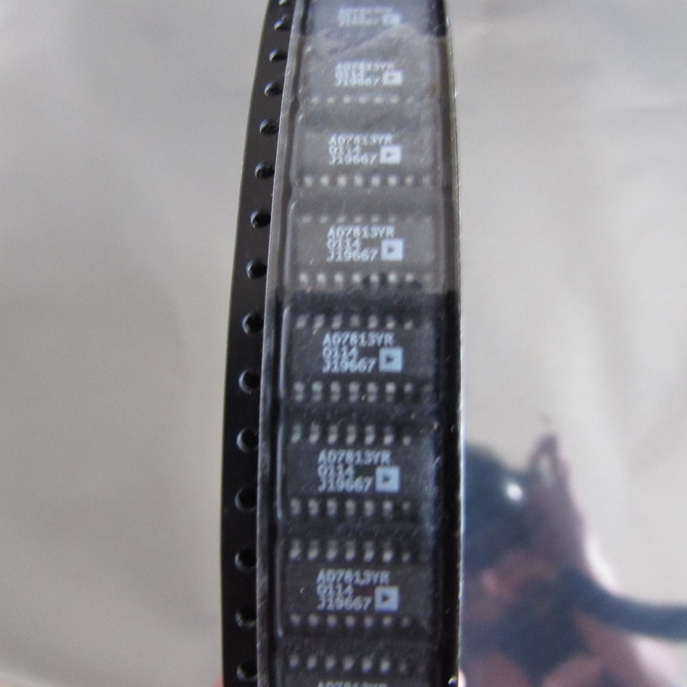 AD7813YR AD High-Speed Microprocessor Compatible 8 -10 bit Analog - Digital IC