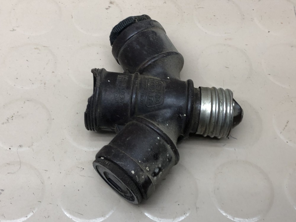 vintage Bakelight Hemco trip-lite Triple Socket + inserts