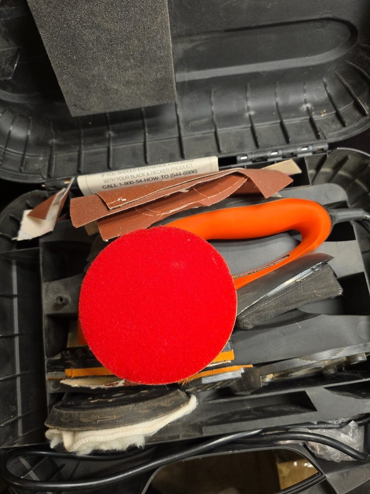 Black and Decker Sander Polisher MS700 With Case +