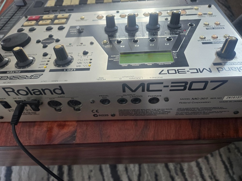 Roland MC-307 Groovebox – Fully Functional – Home Studio Use - USED