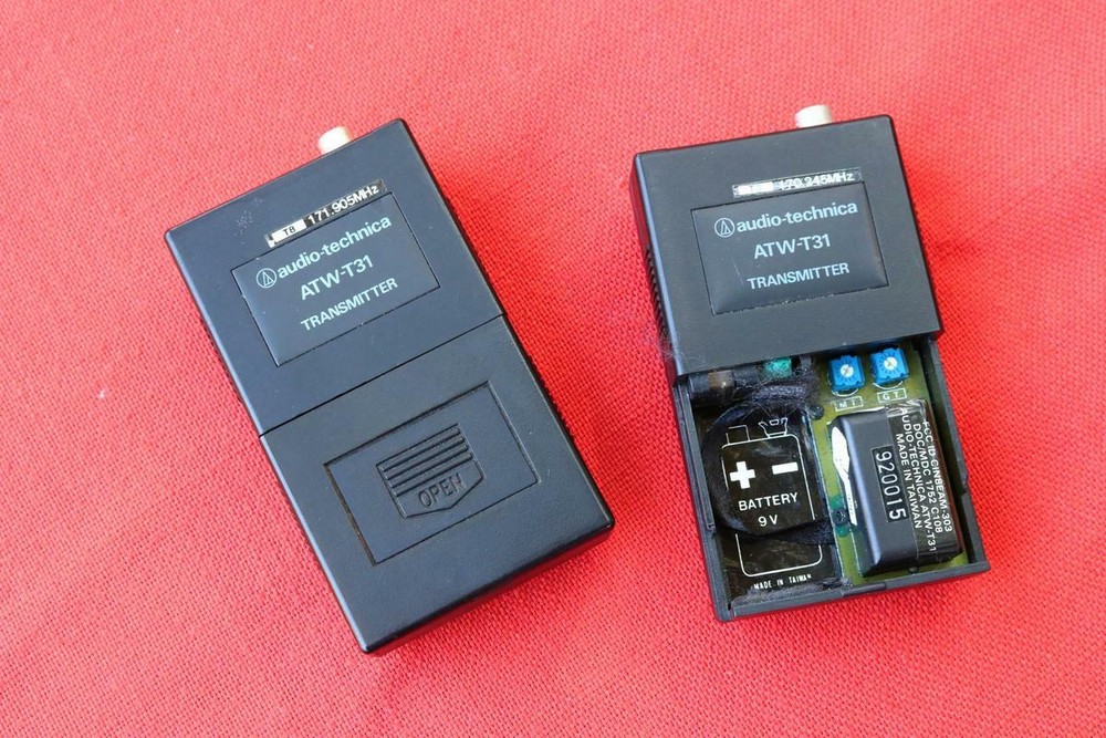 Wireless Transmitters ATW-AT31 WORK Audio Technical One Missing Battery door WV