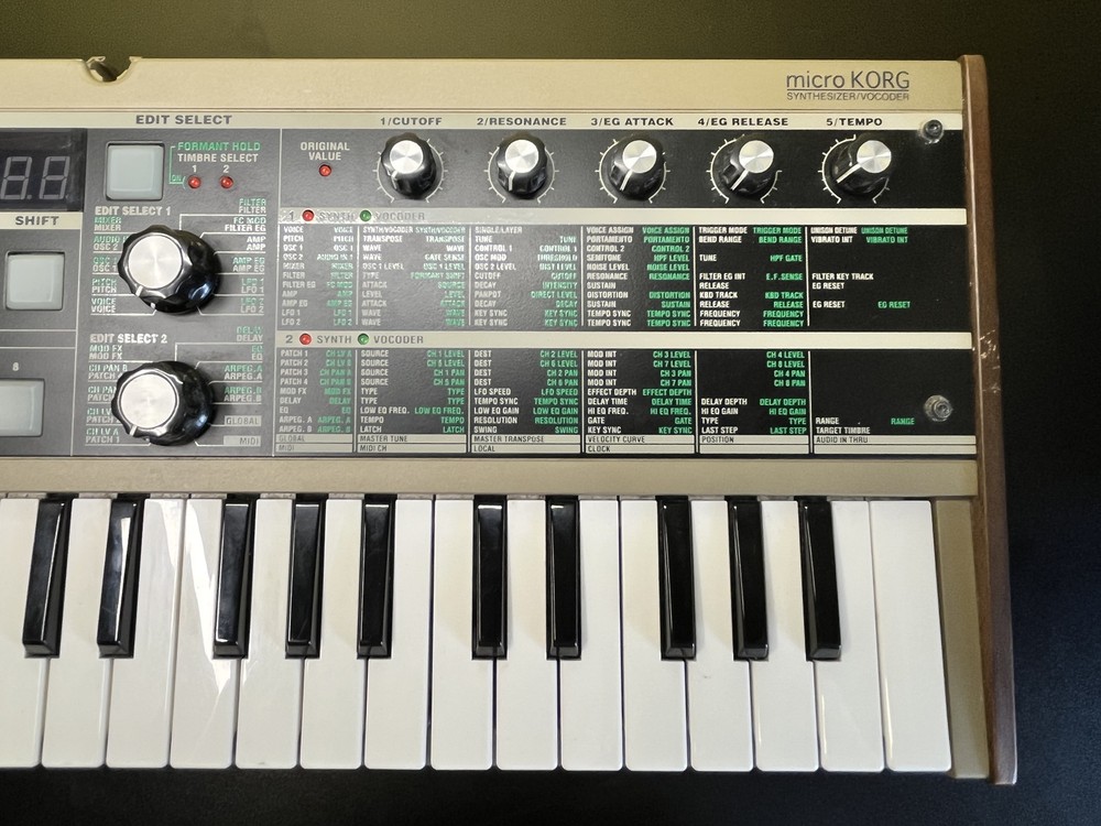 KORG MicroKORG Synthesizer Vocoder w/ AC-adapter | Beautiful Condition