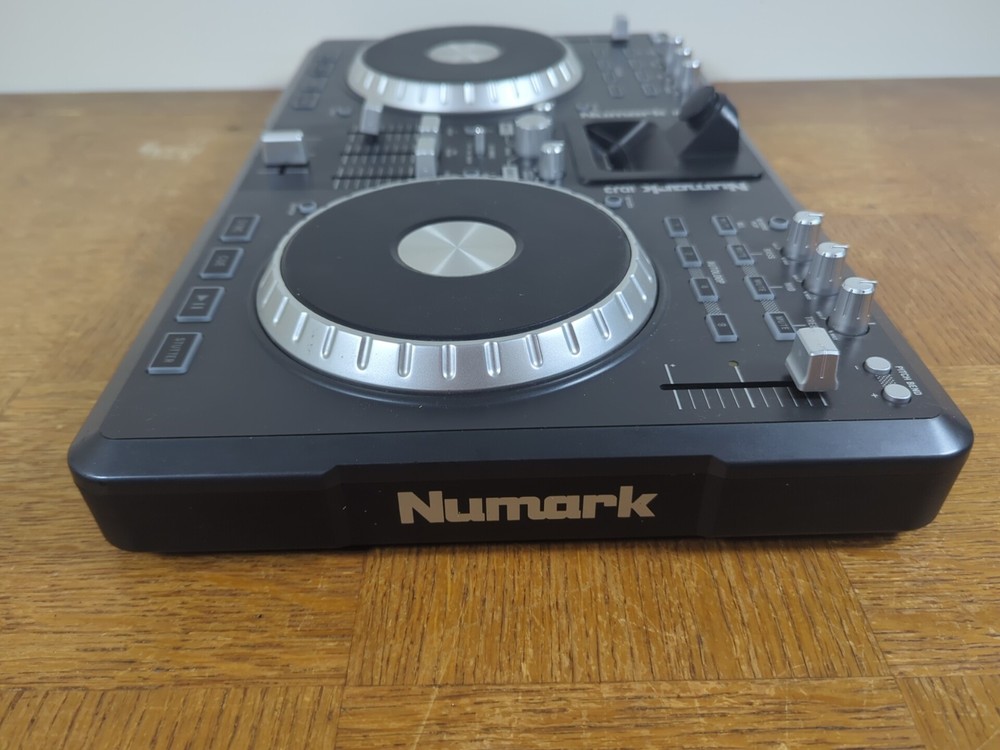 NuMark iDJ3 Turntable with iPod Dock - Excellent - Tested & Working