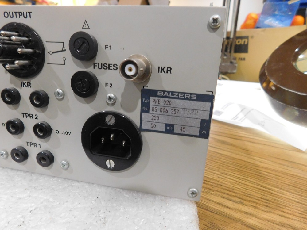 Balzers Model: PKG 020 Pirani - Cold Cathode Gauge Controller