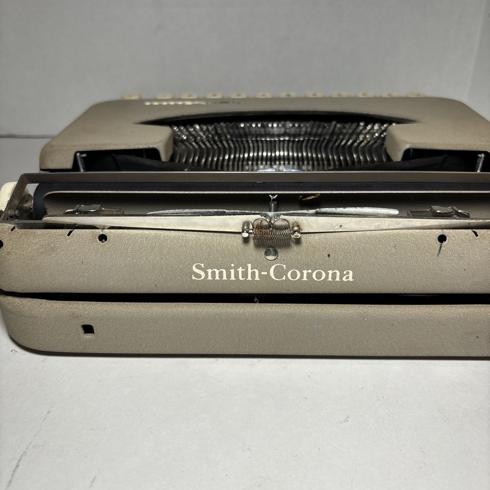 SMITH-CORONA Sterling Portable Typewriter w/Case Untested JL