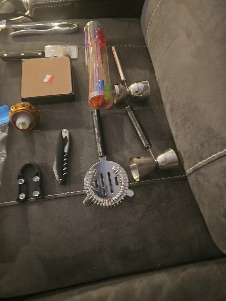 Bar & Wine Lot With 12 Items