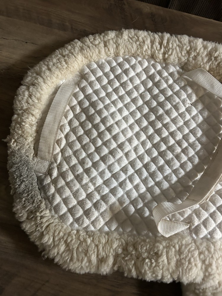 Fleeceworks Sheepskin Show Hunter Pad *SIZE: SMALL MEDIUM