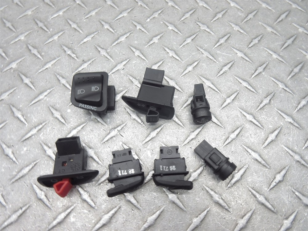 2022 16-23 Piaggio Liberty 150 S 150S Handle Bar Switch Button Hand Control Lot
