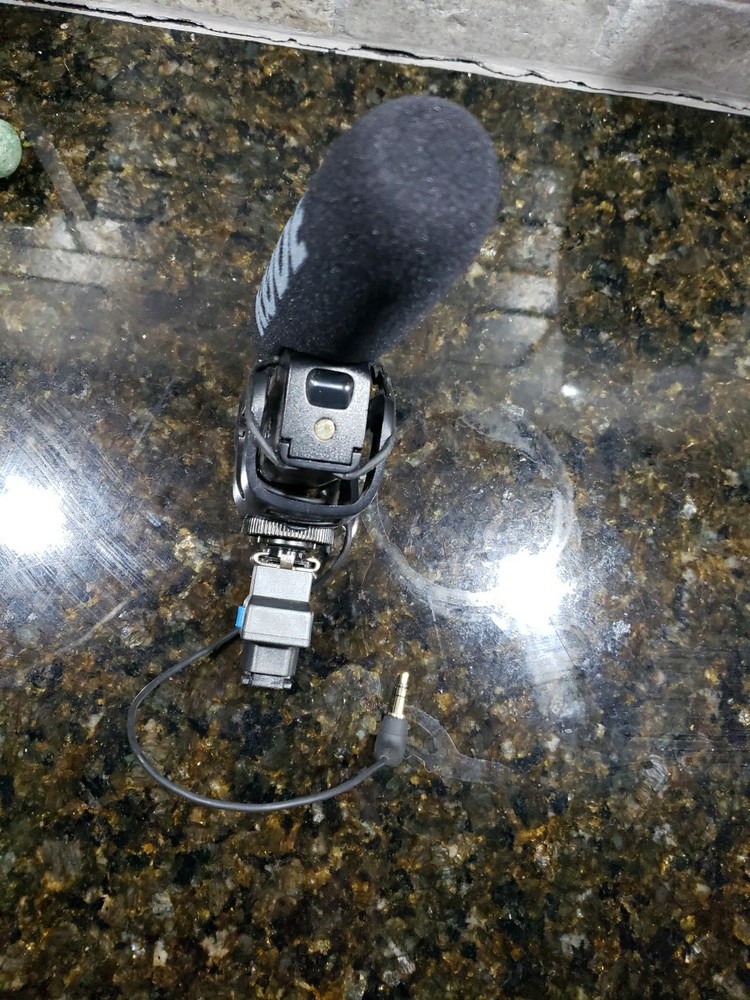 RODE - VIDEOMIC PRO Shotgun Microphone W/ Camera Shock Mount