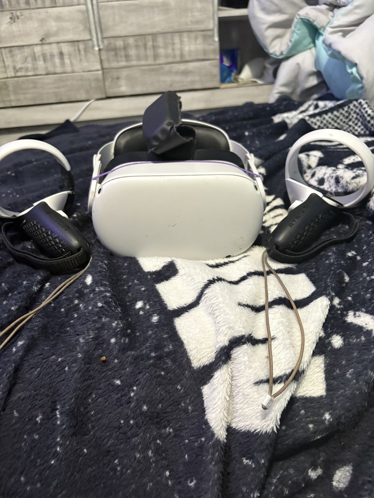 Meta Quest 2 Used Not Including controllers