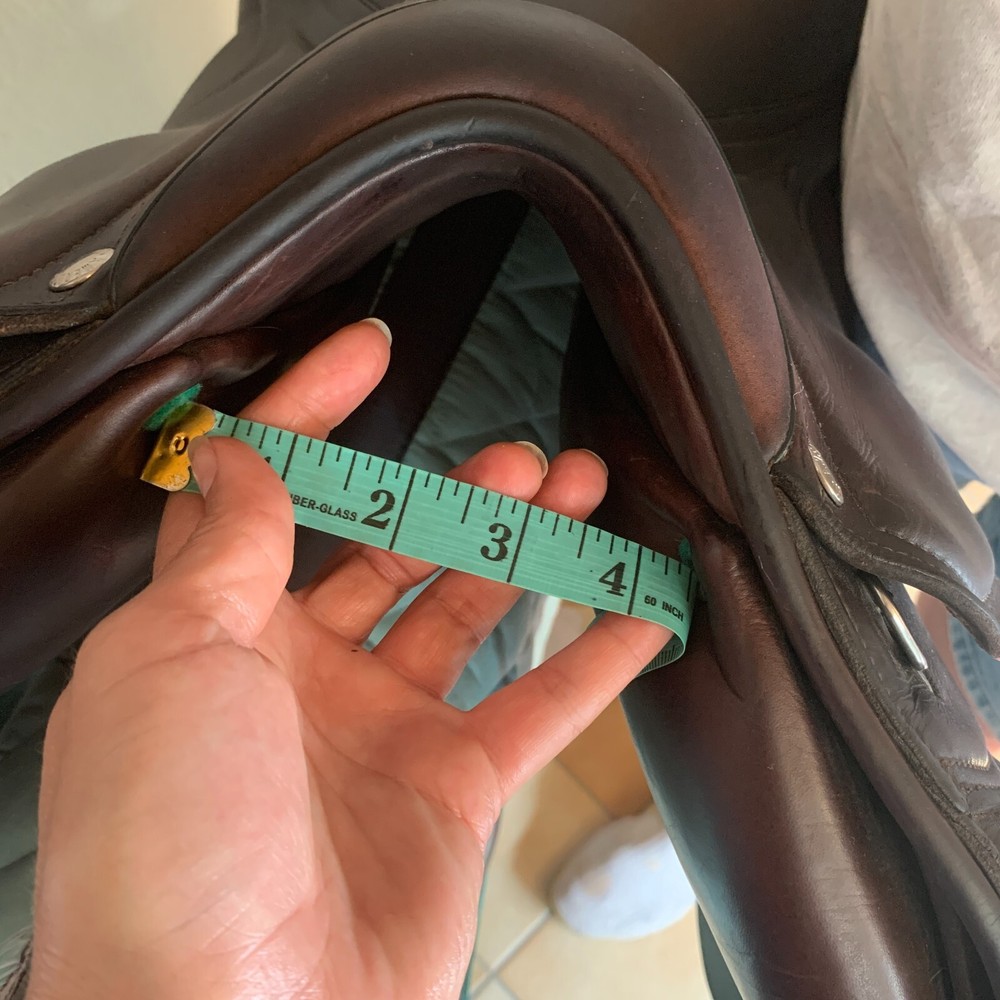 Immaculate 17" Amerigo Dressage Saddle