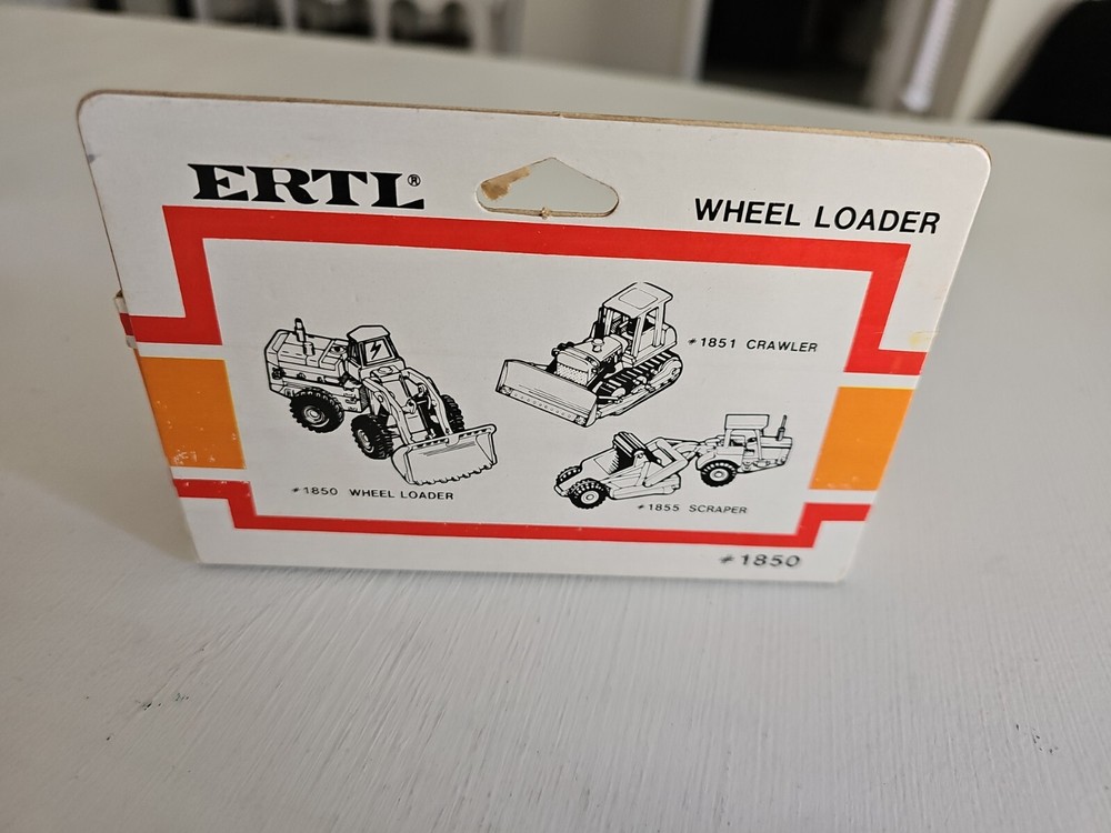 ERTL Mighty Movers Wheel Loader #1850 1/64 Scale Die Cast