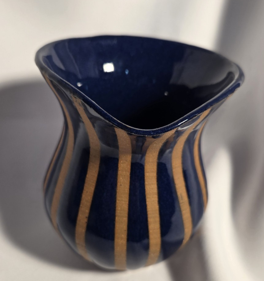 Pottery pitcher 2 toned with handle.