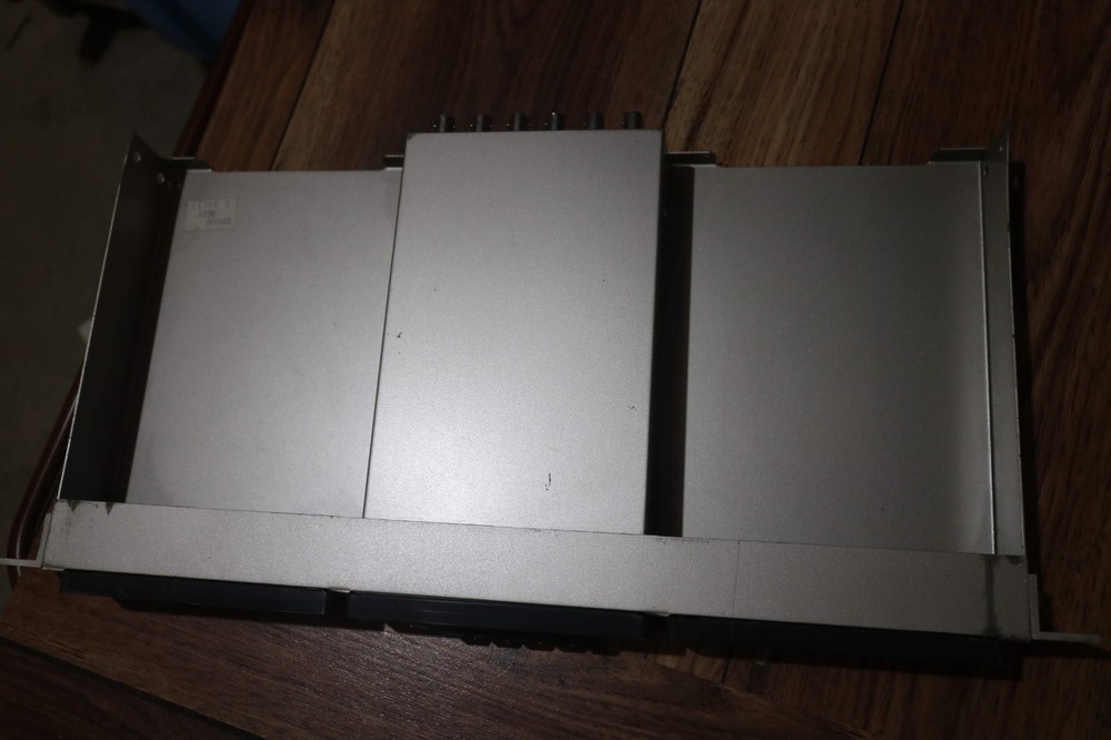 Rackmount Tray With Video Distribution Amplifier VideoTek Dat 2